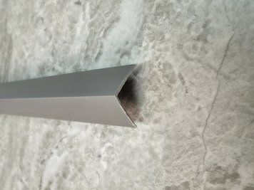 Декоративний пластиковий кут 20*20 Сірий 2.7м