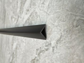Декоративний пластиковий кут 15*15 Чорний 2.7м